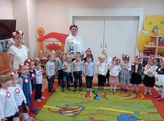 Gr. I i II "Szkoła do hymnu"