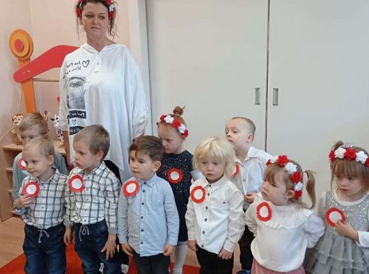 Gr. I i II "Szkoła do hymnu"