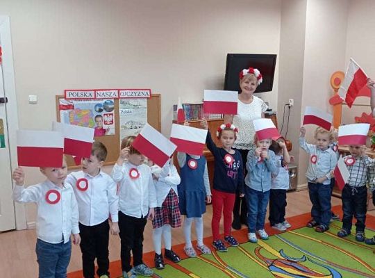 Gr. I i II "Szkoła do hymnu"