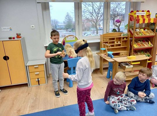 Gr. IV "Idź w stronę dźwięku"- realizacja programu "Gramy zmysłami"