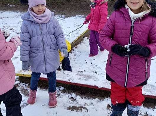 Gr. IV - Zabawy na śniegu