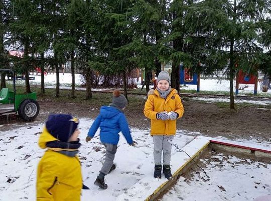 Gr. IV - Zabawy na śniegu