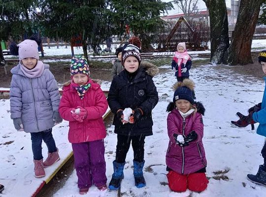 Gr. IV - Zabawy na śniegu