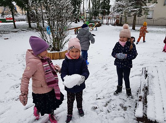 Gr. III Zabawy na śniegu