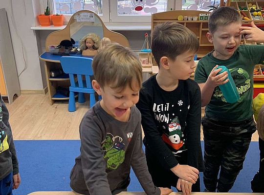 Gr IV Projekt ogólnopolski „ Zdrowo jem-więcej wiem”.