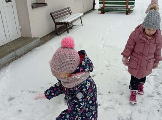 Gr. I Zabawy na śniegu