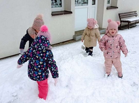 Gr. I Zabawy na śniegu