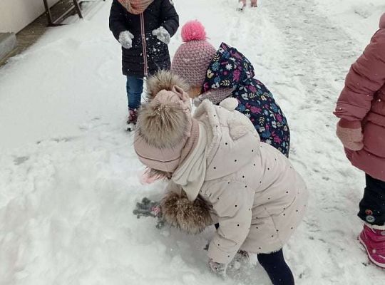 Gr. I Zabawy na śniegu