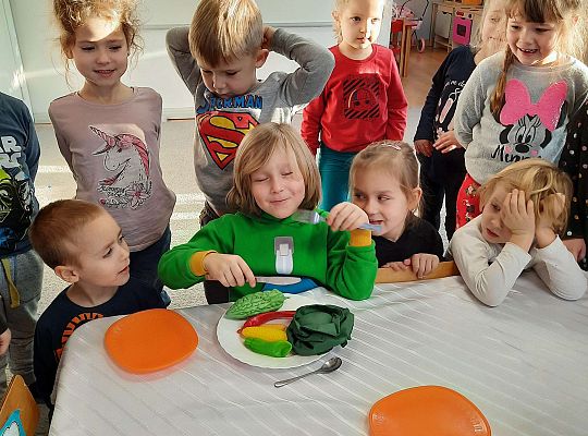 Uczymy się jak prawidłowo posługiwać się sztućcami