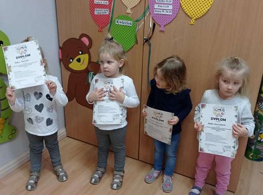 Sensoryczna choinka - wręczenie dyplomów