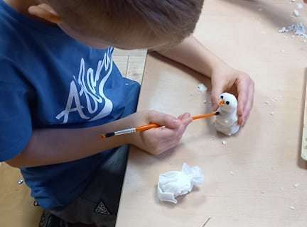 Gr. IV - Zadanie z projektu "Gramy Zmysłami" dotyk - sztuczny śnieg