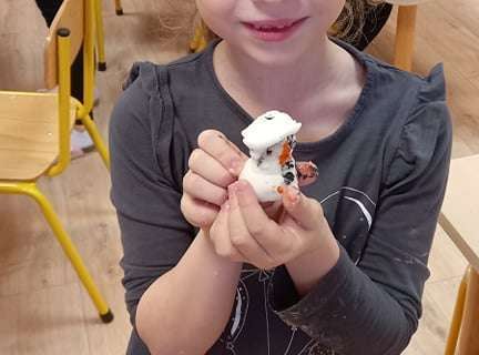 Gr. IV - Zadanie z projektu "Gramy Zmysłami" dotyk - sztuczny śnieg