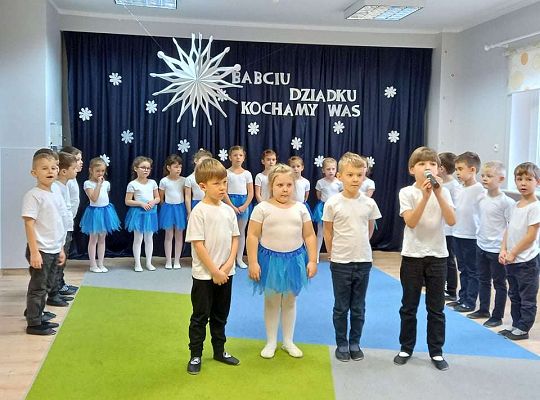 Gr. IV - Występ z okazji Dnia Babci i Dziadka