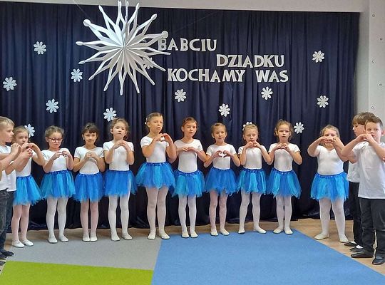 Gr. IV - Występ z okazji Dnia Babci i Dziadka