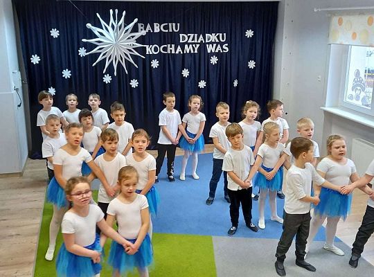 Gr. IV - Występ z okazji Dnia Babci i Dziadka