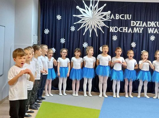 Gr. IV - Występ z okazji Dnia Babci i Dziadka