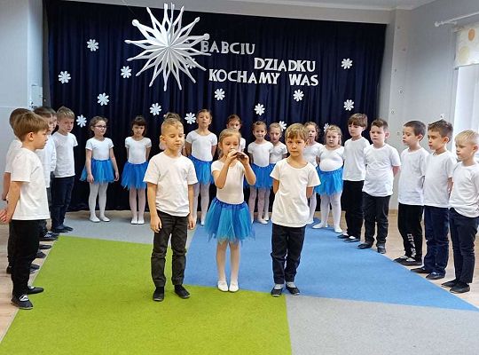 Gr. IV - Występ z okazji Dnia Babci i Dziadka