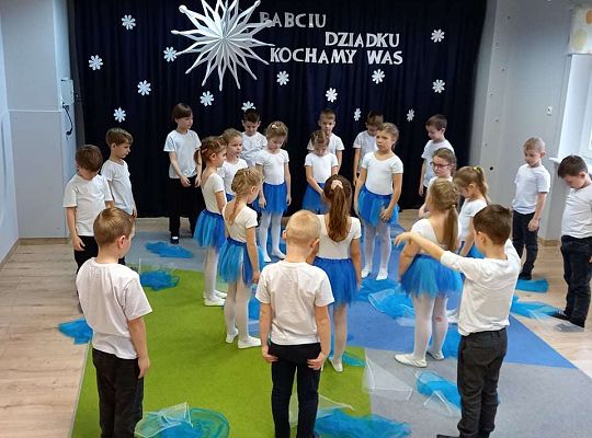 Gr. IV - Występ z okazji Dnia Babci i Dziadka