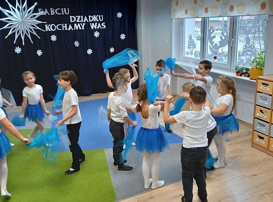 Gr. IV - Występ z okazji Dnia Babci i Dziadka