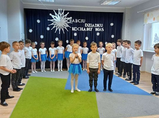 Gr. IV - Występ z okazji Dnia Babci i Dziadka