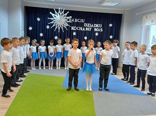 Gr. IV - Występ z okazji Dnia Babci i Dziadka