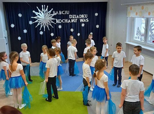 Gr. IV - Występ z okazji Dnia Babci i Dziadka