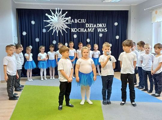 Gr. IV - Występ z okazji Dnia Babci i Dziadka