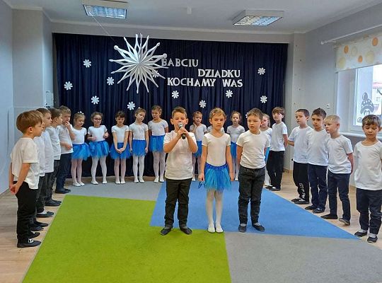 Gr. IV - Występ z okazji Dnia Babci i Dziadka