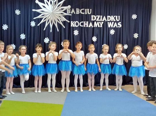 Gr. IV - Występ z okazji Dnia Babci i Dziadka