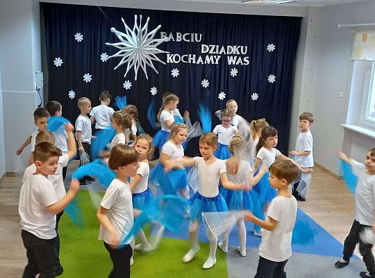 Gr. IV - Występ z okazji Dnia Babci i Dziadka