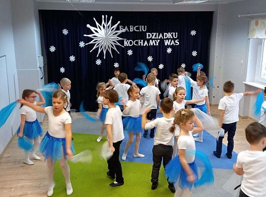 Gr. IV - Występ z okazji Dnia Babci i Dziadka