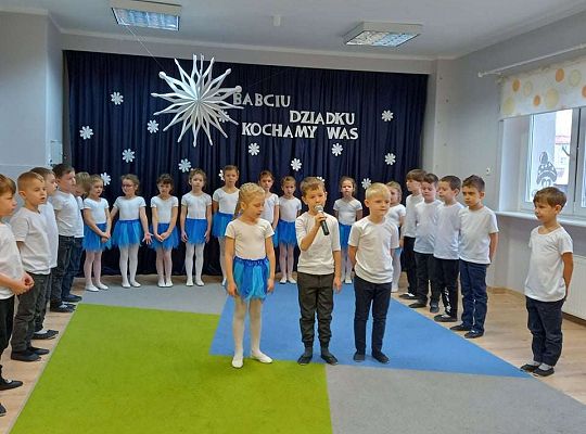 Gr. IV - Występ z okazji Dnia Babci i Dziadka