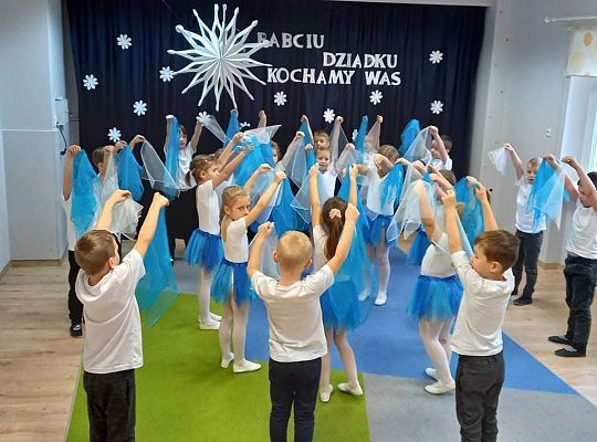 Gr. IV - Występ z okazji Dnia Babci i Dziadka