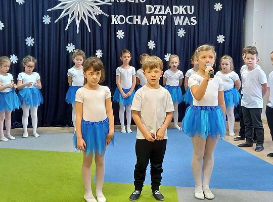 Gr. IV - Występ z okazji Dnia Babci i Dziadka