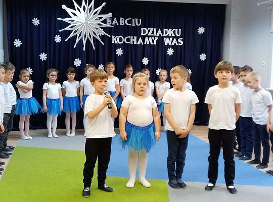 Gr. IV - Występ z okazji Dnia Babci i Dziadka