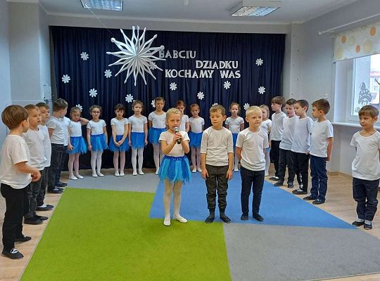 Gr. IV - Występ z okazji Dnia Babci i Dziadka