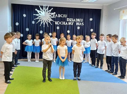 Gr. IV - Występ z okazji Dnia Babci i Dziadka