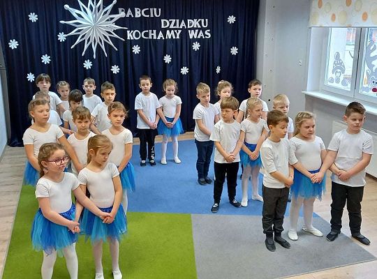 Gr. IV - Występ z okazji Dnia Babci i Dziadka