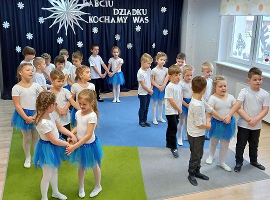 Gr. IV - Występ z okazji Dnia Babci i Dziadka