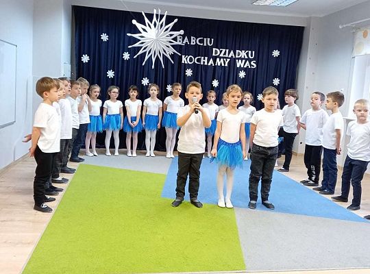 Gr. IV - Występ z okazji Dnia Babci i Dziadka