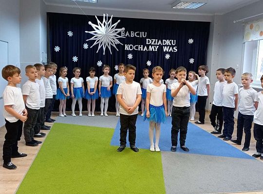 Gr. IV - Występ z okazji Dnia Babci i Dziadka