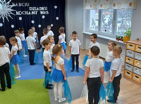 Gr. IV - Występ z okazji Dnia Babci i Dziadka