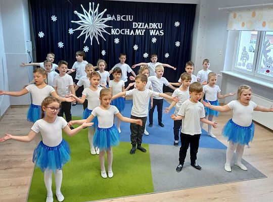 Gr. IV - Występ z okazji Dnia Babci i Dziadka