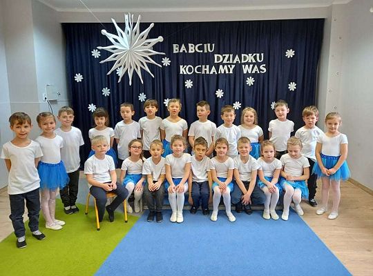 Gr. IV - Występ z okazji Dnia Babci i Dziadka