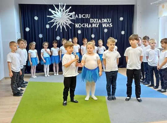 Gr. IV - Występ z okazji Dnia Babci i Dziadka