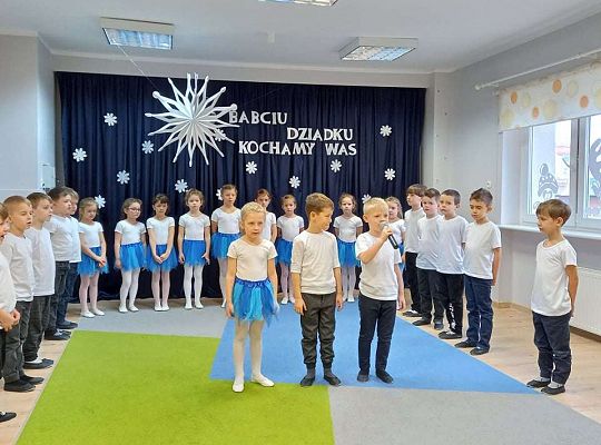 Gr. IV - Występ z okazji Dnia Babci i Dziadka