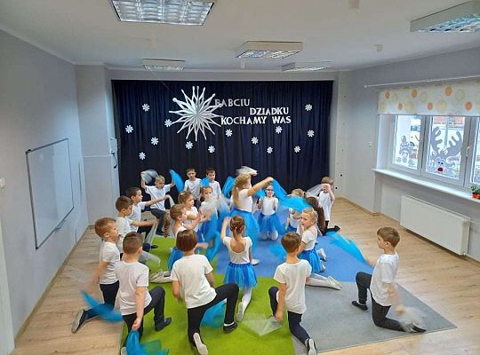 Gr. IV - Występ z okazji Dnia Babci i Dziadka