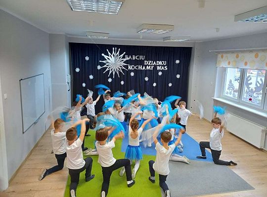 Gr. IV - Występ z okazji Dnia Babci i Dziadka