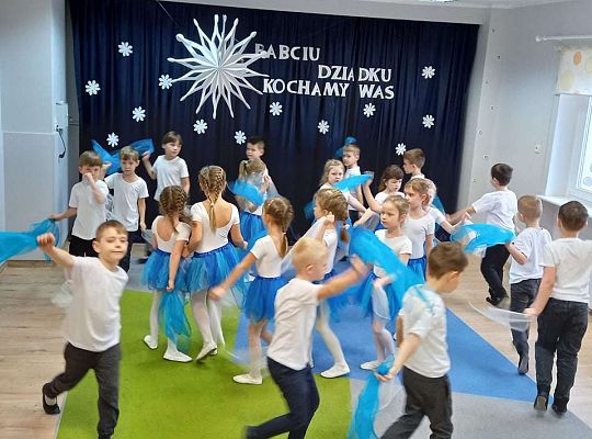 Gr. IV - Występ z okazji Dnia Babci i Dziadka