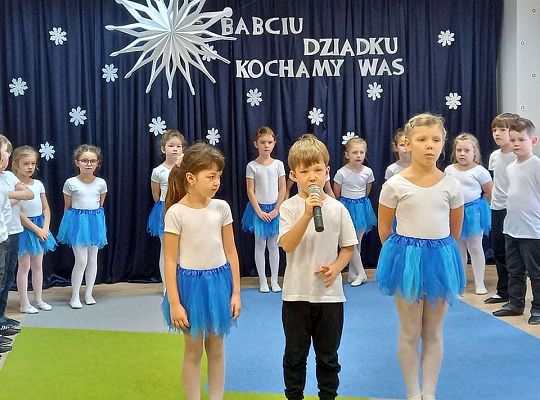 Gr. IV - Występ z okazji Dnia Babci i Dziadka